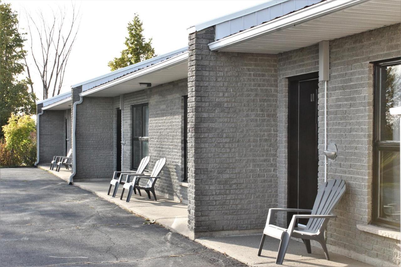 Motel Du Canton Valcourt Εξωτερικό φωτογραφία